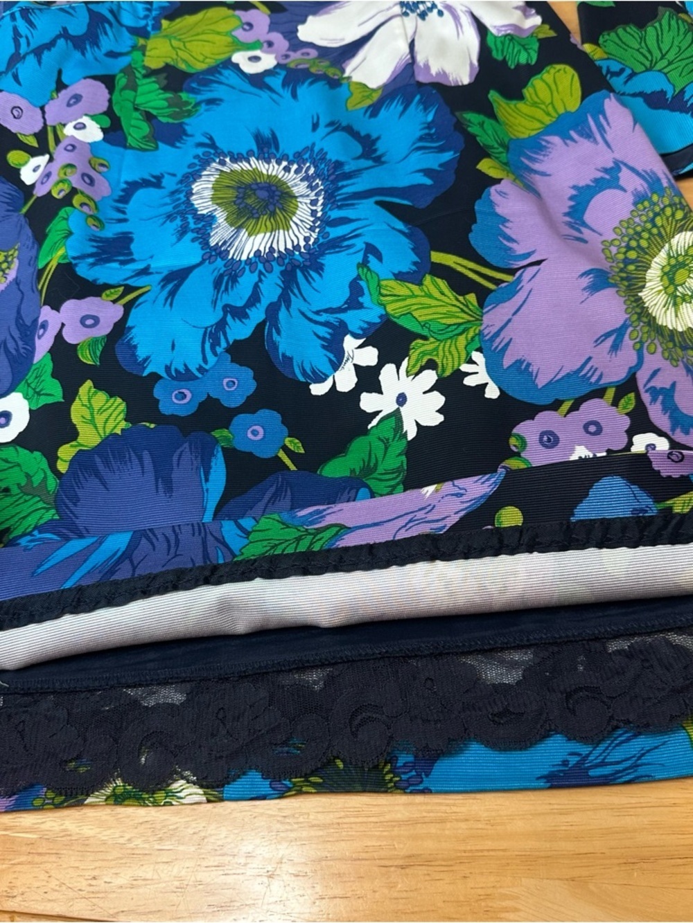 Trina Turk Women’s $368 Size 4 Winnie Blue Floral Bell Sleeve Shift Dress EUC - Picture 7 of 10
